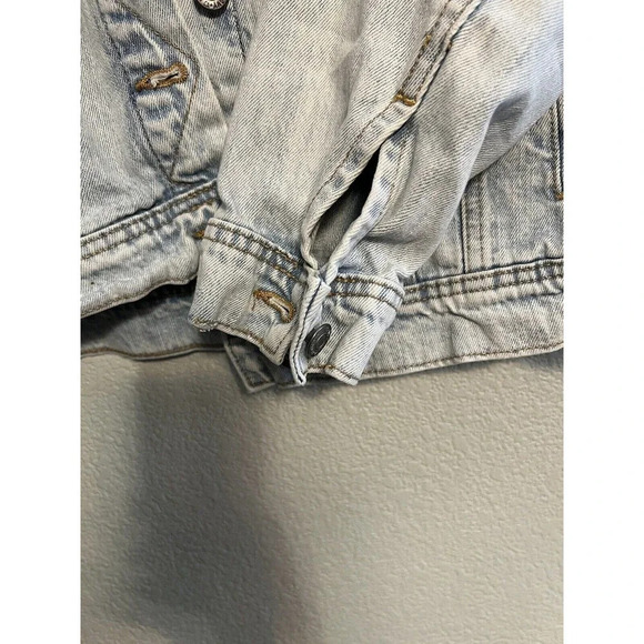 Old Navy light wash denim jacket size XL eyelet floral - Picture 10 of 11